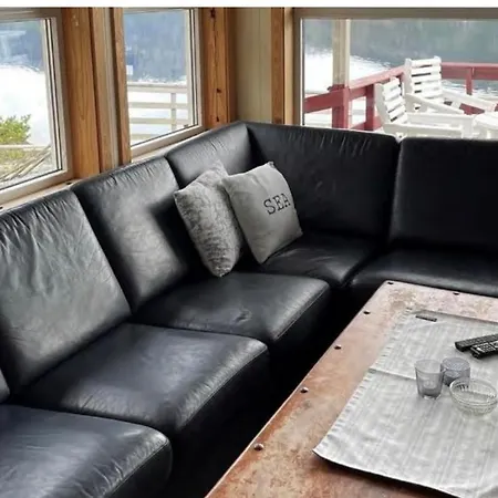 4 Bedroom Seahouse Svelgen,bremanger * Dyrstad